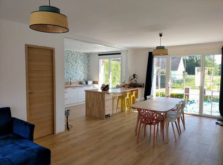 Gîte pour 10 personnes, avec jardin ainsi que terrasse et jacuzzi, animaux acceptés