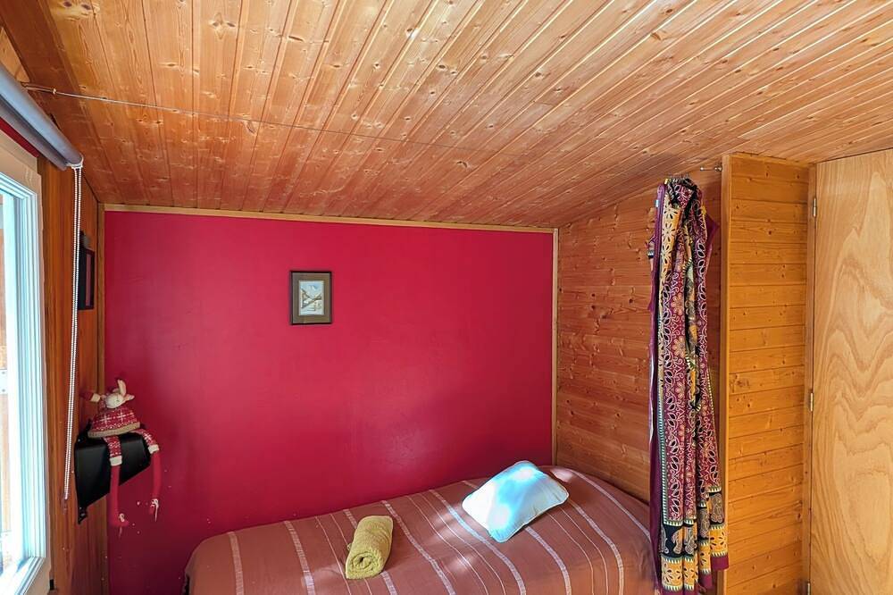 Colorful, self-contained Père Castor apartment in the center of Molines in Molines-en-Queyras, Queyras