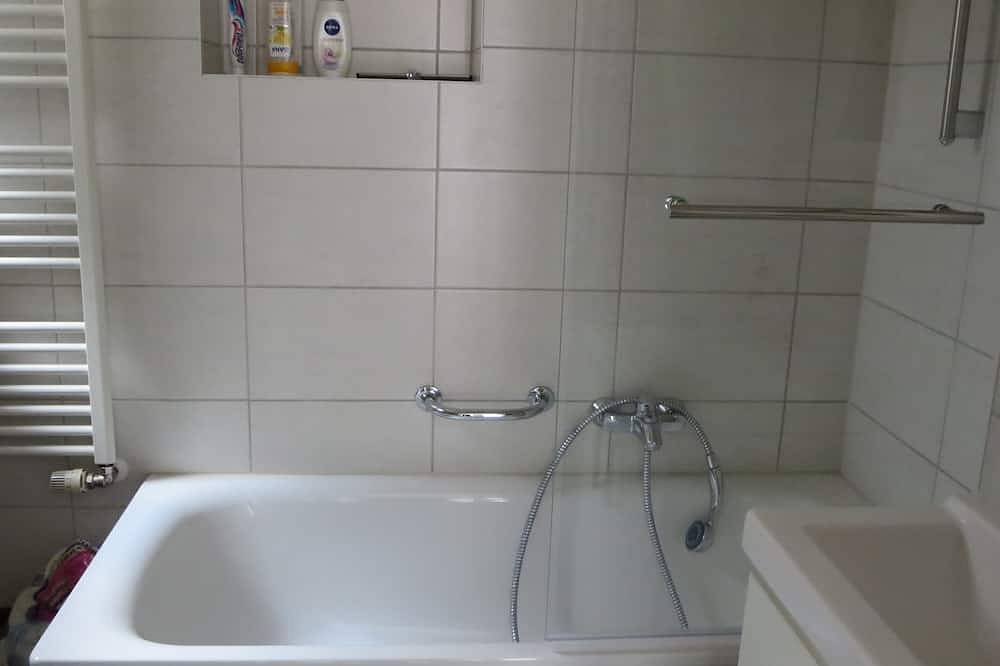 Ferienhaus mit Terrasse; ideal für Naturliebhaber, Radfahrer und Angler! in Thomasburg, Nordheide