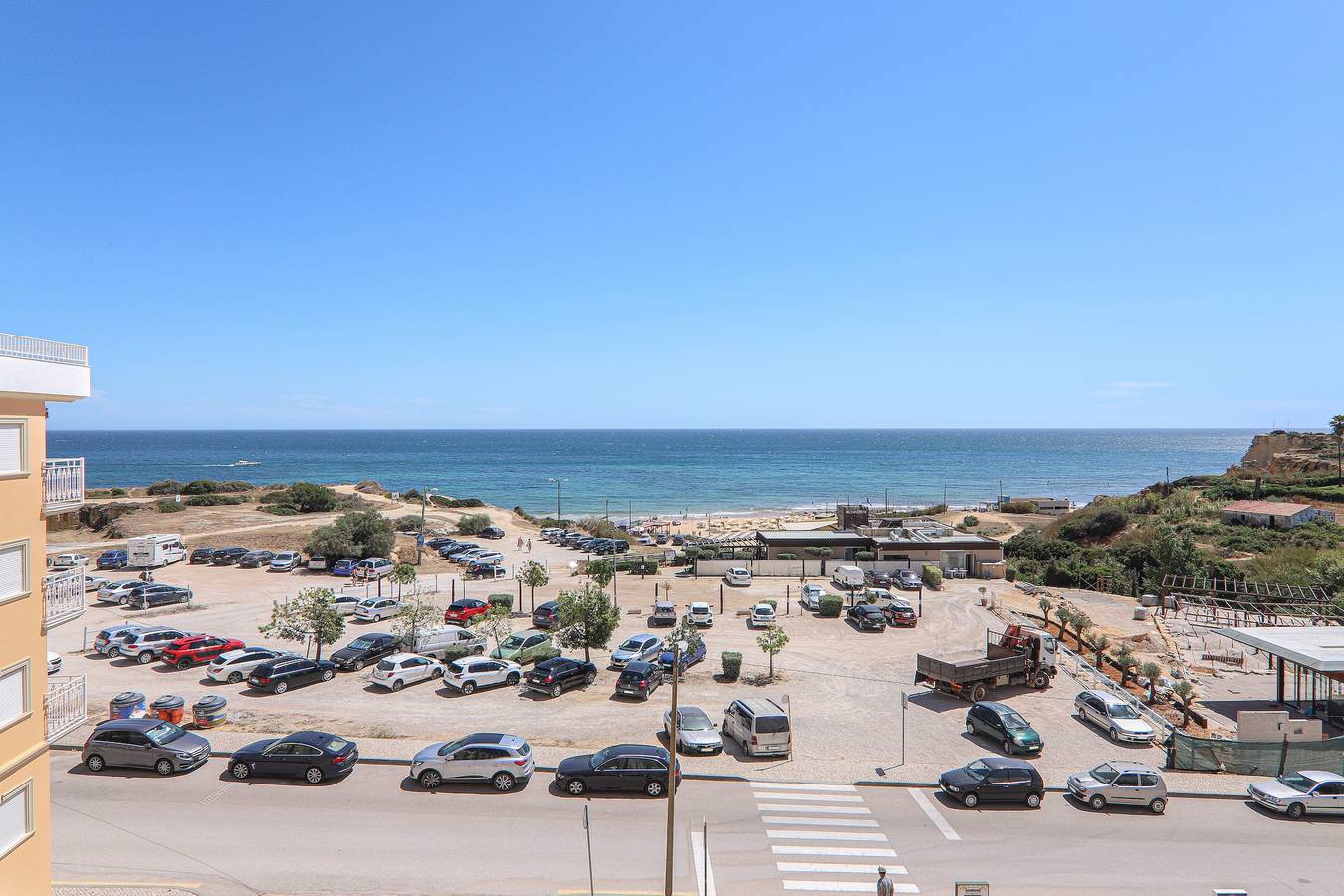 Ganze Wohnung, Apt. Torre Sol 4º 6 – direkt am Strand, Klimaanlage & Pool in Armação de Pêra (costa), Armação de Pera