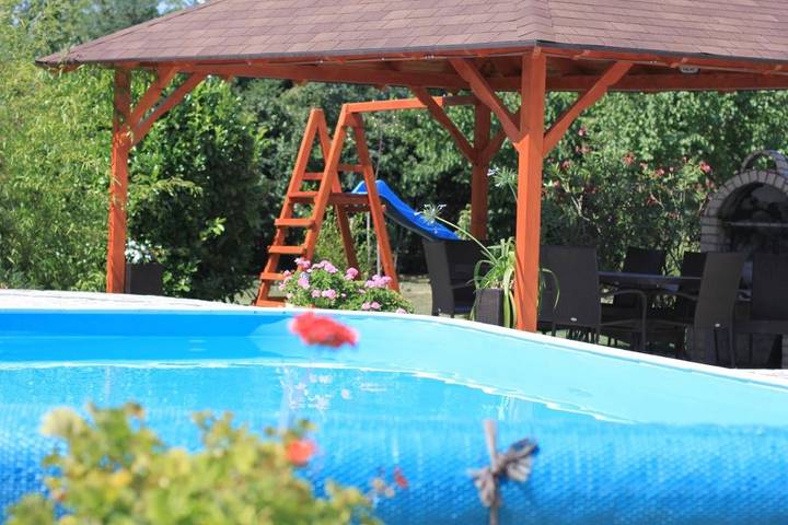 Ferienwohnung für 2 Personen, mit Terrasse und Whirlpool sowie Garten und Pool in Heviz