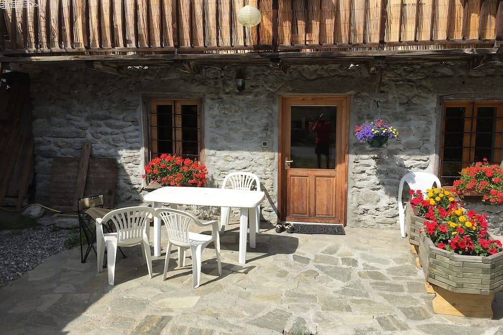 Entire apartment, St2 Magnificent 2-room apartment in the heart of the Queyras in Abriès-Ristolas, Queyras