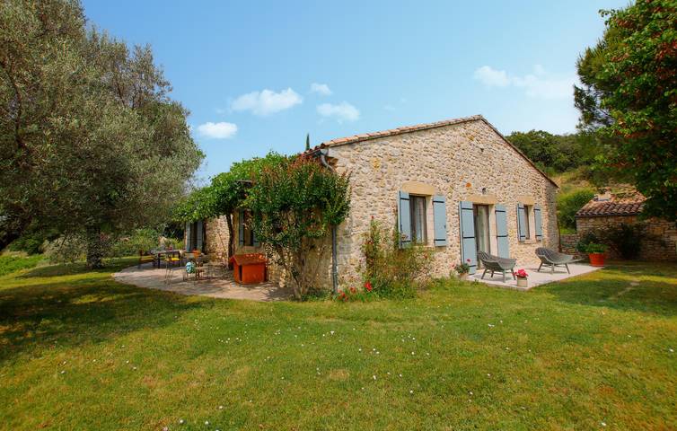 Location de vacances pour 10 personnes, avec jardin ainsi que terrasse et piscine à Saint-Montan - 2