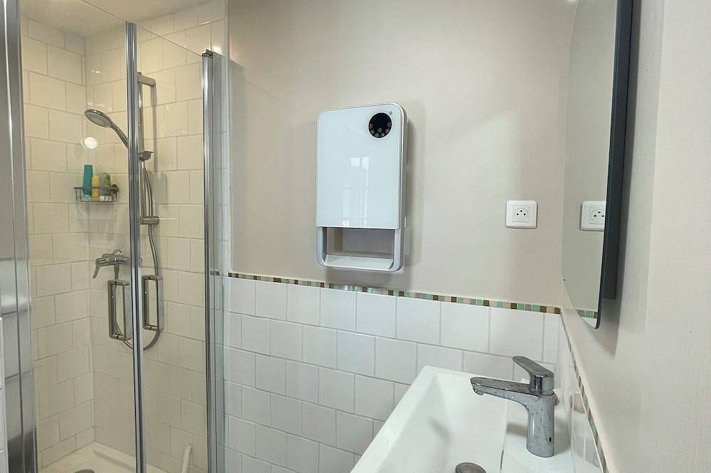 Entire apartment, Independent studio with its own entrance. in Bègles, Bordeaux region