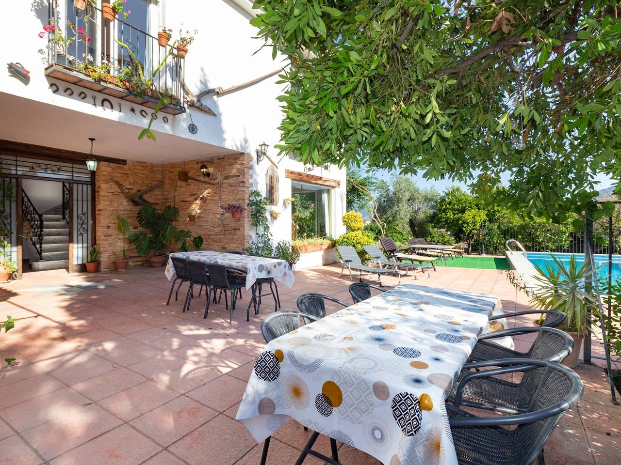 Bonita casa con terraza y piscina privada in Béznar, Lecrín
