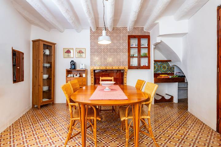 Holiday Home 'Linda' with Private Terrace, Balcony and Wi-Fi in Traiguera, Castellón Provins