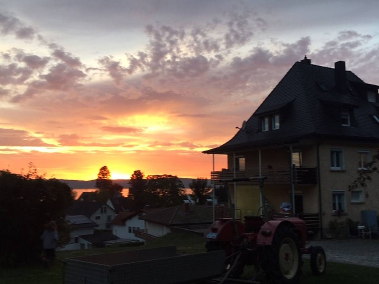 Ganze Wohnung, Ferienwohnung Mainau mit Balkon, direktem Seeblick und Wlan in Unteruhldingen, Uhldingen-Mühlhofen