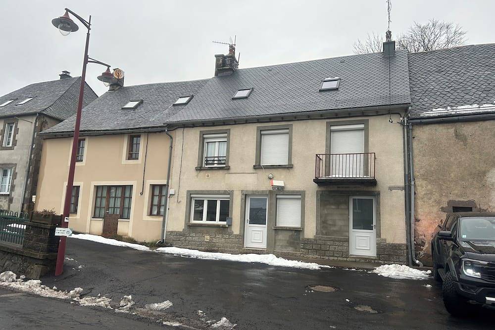 Maison de Bourg à Picherande à 12 km de Super Besse, 20 km de Besse en Chandesse in Picherande, Parque Natural Regional Volcans d'Auvergne
