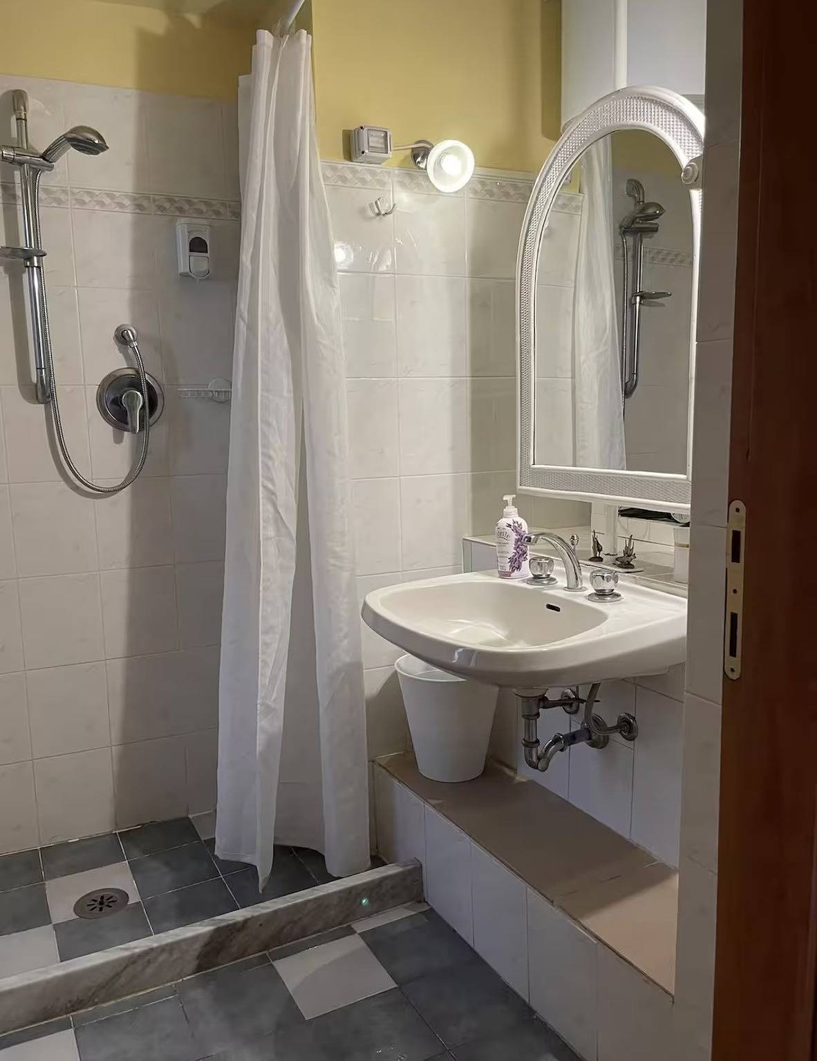 Geheel vakantieappartement, Vakantieappartement voor 4 personen met balkon in Bolsena, Meer van Bolsena