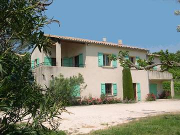 Gîte pour 6 personnes, avec jardin et vue, animaux acceptés à Les Granges-Gontardes