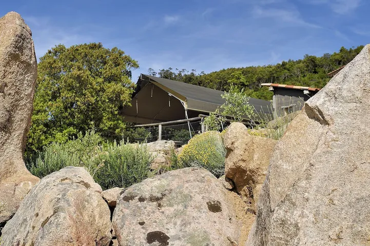 Ecolodge en zwembad omgeven door de natuur in Pietrosella, Ajaccio regio