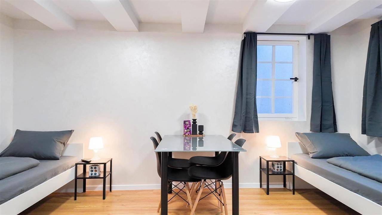 Ganze Wohnung, Alfa Stuttgart 2Z-Apartment 4 Betten Smarttv Wlan nahe Wasen Daimler l Bad & Küche l 2Br 4 beds kitchen bathroom in Bad Cannstatt, Stuttgart