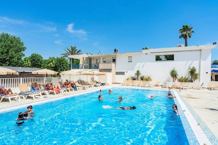 Gîte pour 4 personnes, avec piscine et sauna dans Plage de la Farinette - 2