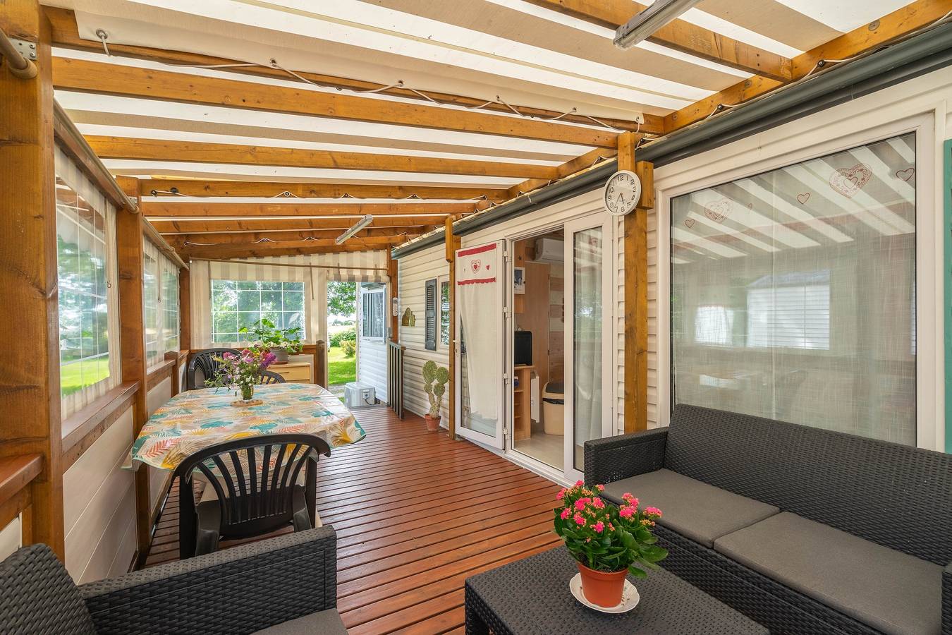 Mobilheim für 6 Personen nahe dem Meer mit privater Terrasse in Semussac, Saintes und Umgebung