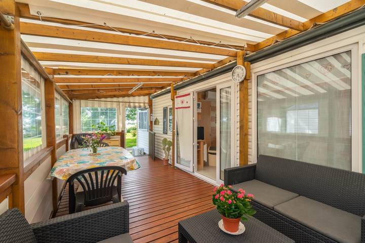 Mobil Home 6p cerca del mar con terraza privada in Semussac, Saintes region