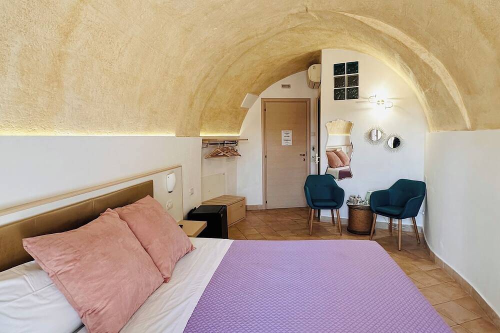 Il Sorriso dei Sassi Rooms. Idris Superior Deluxe on Sassi view. in Sassi di Matera, Matera