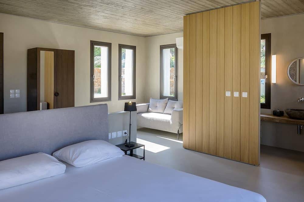 4 bedroom accommodation in Siros in Poseidonia, Syros