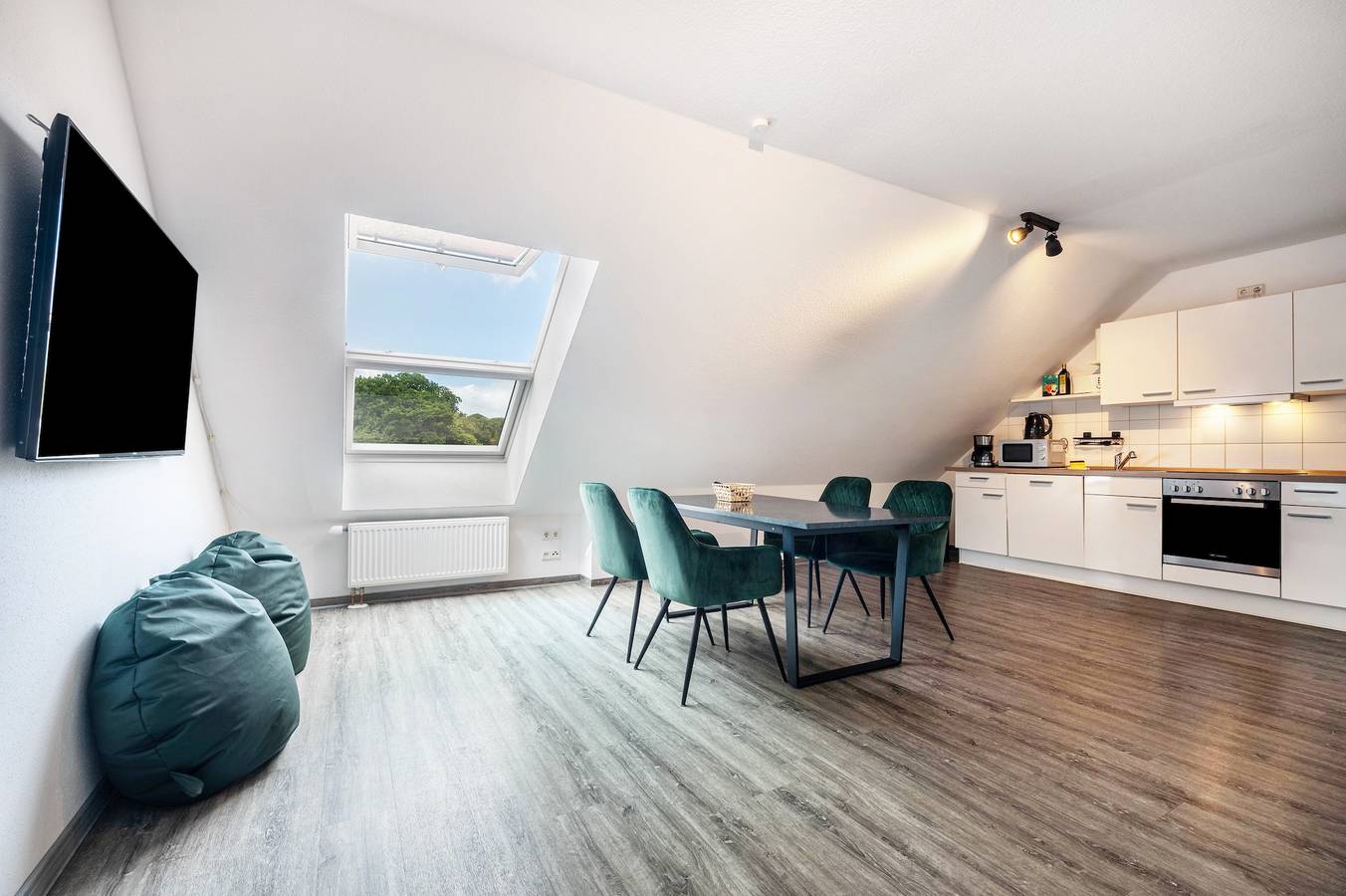 Ganze Wohnung, Ferienwohnung mit Blick auf das Jever Schloss in Jever, Nordseeküste