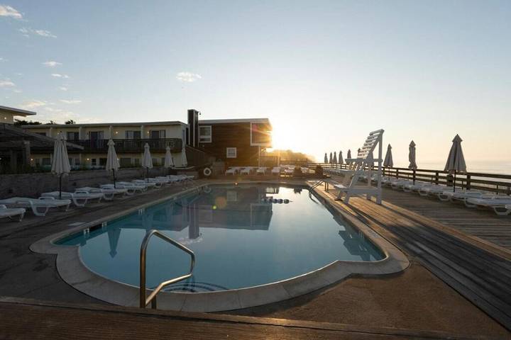 Vacation rental for 4 people, with pool and balcony in Montauk