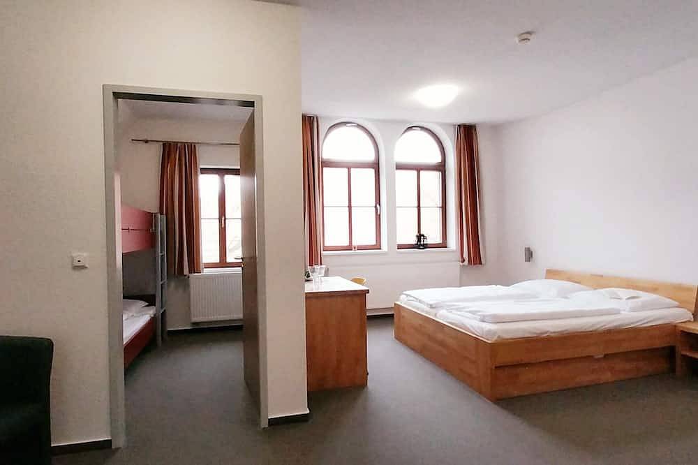 Ganze Wohnung, Gemütliches Studio in historischem Ambiente in Thüringer Kernland