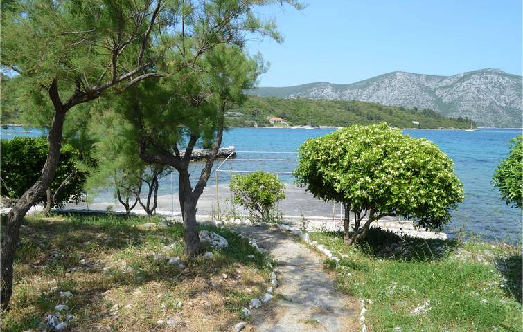 Ganze Ferienwohnung, Urlaub am Meer: 2-Zimmer-Wohnung mit Terrasse und Parkplatz, 200 m vom Strand entfernt in Račišće (Dalmatien), Korcula