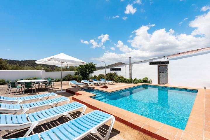Casa rural para 13 personas, con jardín en Archidona