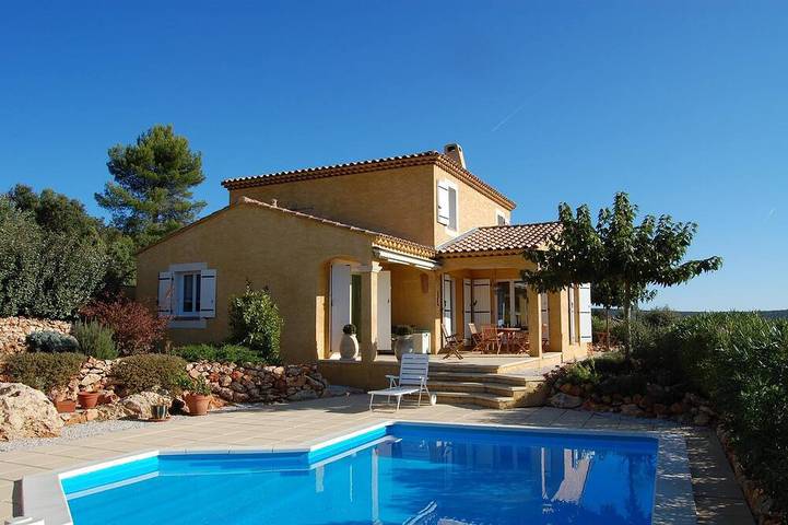 Gîte pour 3 personnes, avec Balcon ainsi que Jardin et Piscine à Seillons-Source-d'Argens