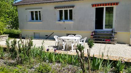 Gîte pour 4 personnes, avec jardin et balcon à Cravant