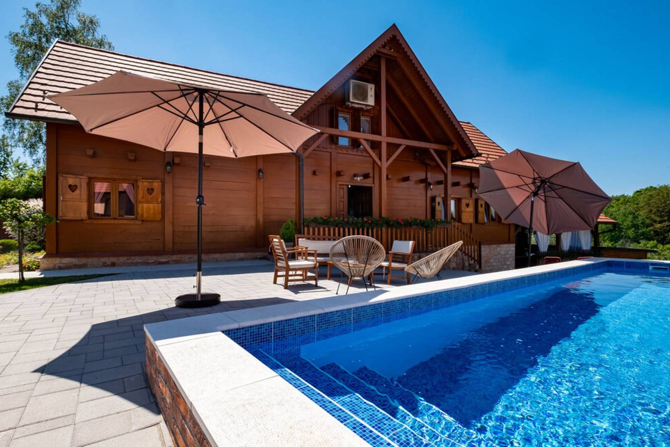 Rustic Cottage With Heated Pool in Zagreb und Umgebung