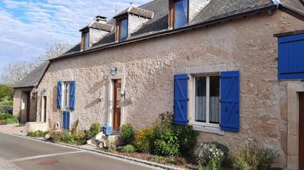 Gîte pour 5 personnes, avec vue et jardin, adapté aux familles à Maigné