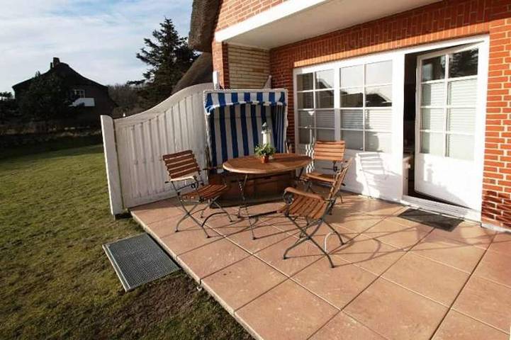 Ganze Wohnung, Bredland 11 - Whg. 4 - Ferienwohnung am Meer in Nieblum: Terrasse, Garten & 200 in Greveling, Nieblum