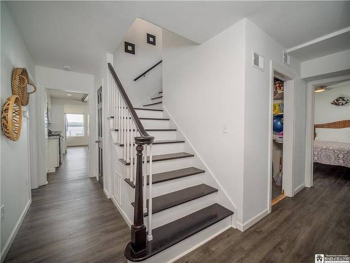 Vacation rental for 15 people, with yard in Chautauqua Lake