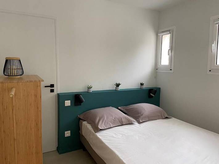 Gîte pour 2 personnes, avec vue ainsi que terrasse et jardin dans Plage de Portissol - 4