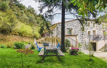 Gîte pour 6 personnes, avec jardin à Meysse