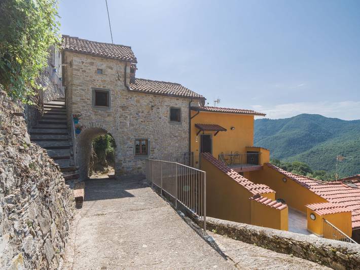 Agriturismo per 4 persone, con giardino in Massa-Carrara