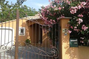 Cottage pour 9 personnes, avec piscine ainsi que sauna et jardin à Montboucher-sur-Jabron