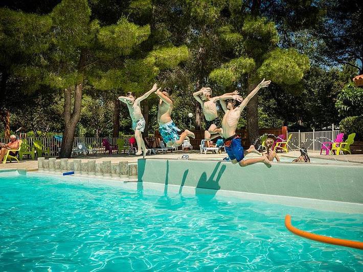Gîte pour 4 personnes, avec bassin pour enfant à Latour-de-France