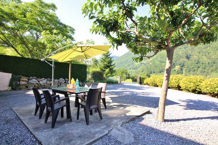 Gîte pour 6 personnes, avec jardin et terrasse à Sarrancolin