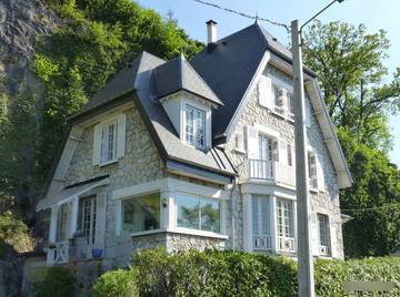 Gîte pour 2 personnes, avec jardin et vue sur le lac dans Lac du Bourget
