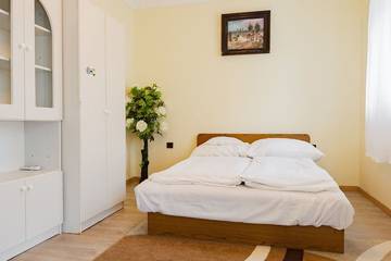 Villa for 11 Guests in Balatonföldvár, Southern Transdanubia, Picture 1