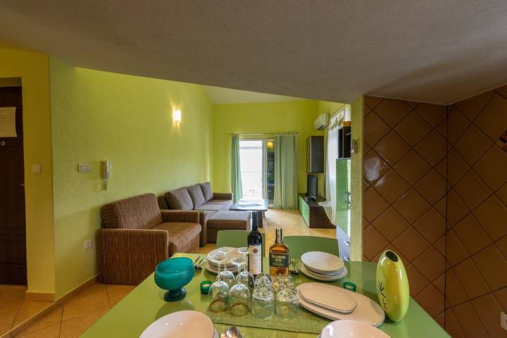 Apartamento entero, Ferienwohnung in Vinišće mit Balkon, Klimaanlage, W-Lan, Waschmaschine (4753-3) in Vinisce, Condado de Split-Dalmacia