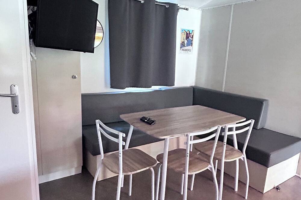 Mobilhome with jacuzzi, swimming pool in the residence in Pierrefeu-du-Var, Region de Toulon
