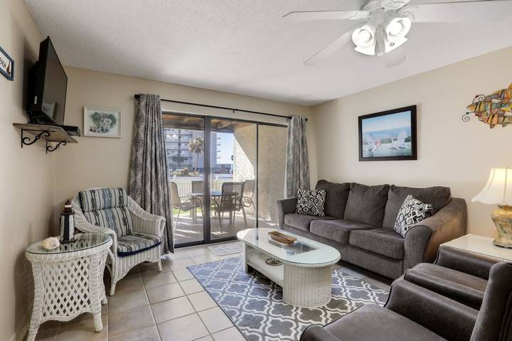 Vacation rental for 7 people, with yard and pool as well as terrace in Gulf State Park