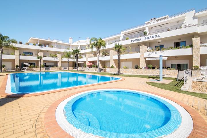 Ganze Wohnung, Modernes Penthouse “Olhos Água” mit Wlan, Balkon, Terrasse und Pool; Parkplätze verfügbar in Aldeia das Açoteias, Albufeira e Olhos de Água