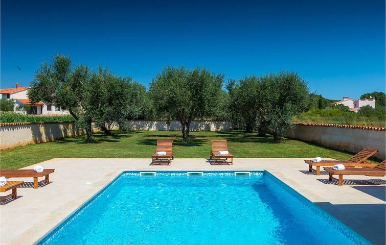 Geräumige 2-Zimmer-Wohnung mit Pool, WLAN und in der Nähe eines FKK-Strandes in Pomer, Südküste Istrien