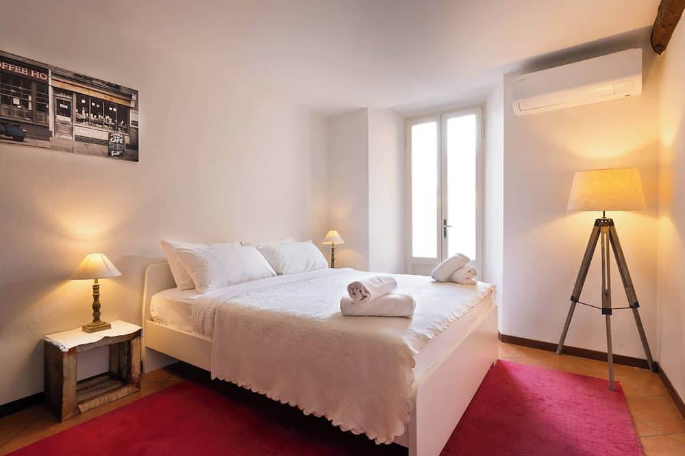 Ganze Wohnung, Italian Lakes 2 bedroom Apartment with fresco in Lesa, Lago Maggiore (Piemont)