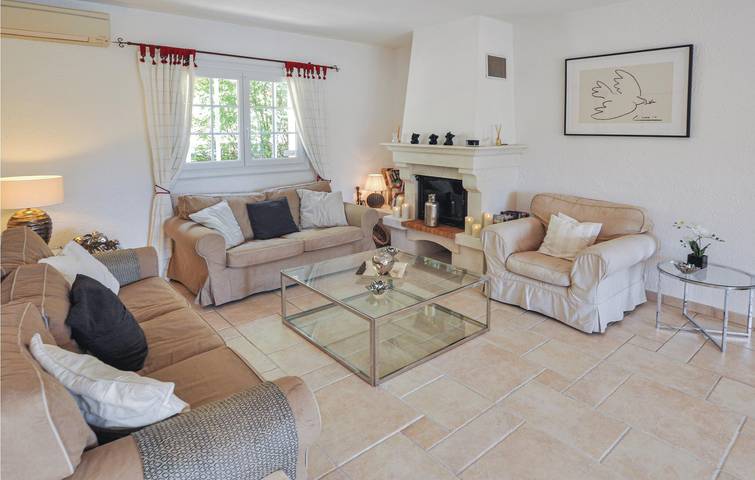 Location de vacances pour 8 personnes, avec jardin ainsi que terrasse et piscine à Montauroux - 2