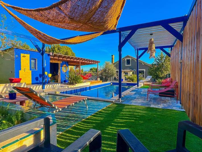 Villa pour 8 personnes, avec piscine ainsi que jardin et vue