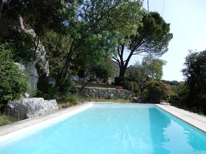 Location de vacances pour 9 personnes, avec piscine ainsi que vue et jardin, animaux acceptés à Lussan