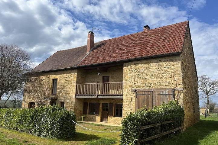 Location de vacances pour 8 personnes à Saint-Julien-de-Civry